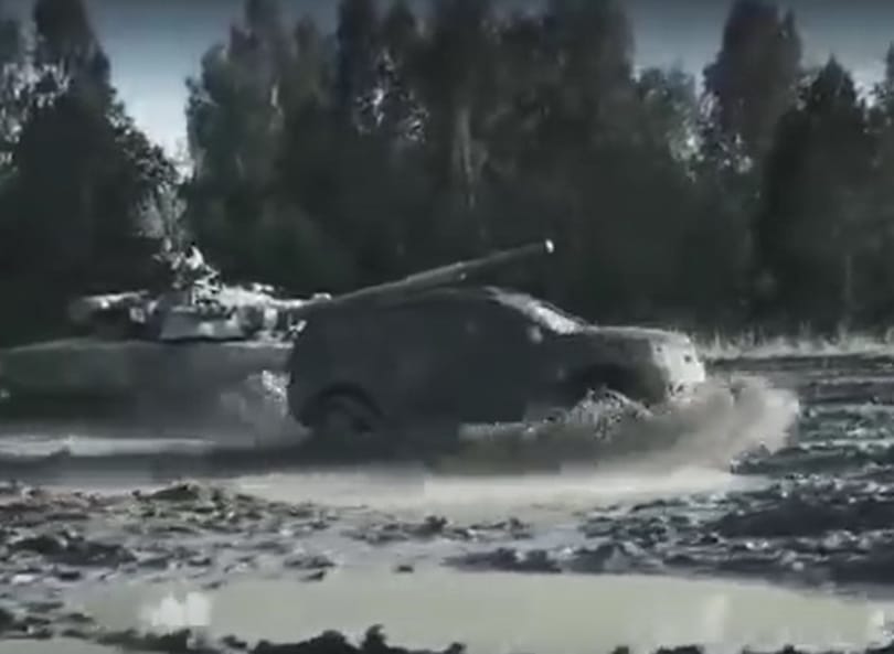 Még egy orosz tank ellen is pariban van a lánctalpas Duster – videó