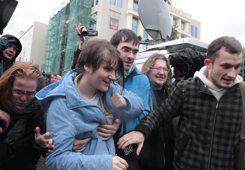 Nem áll le a szabadon engedett Pussy Riot tag