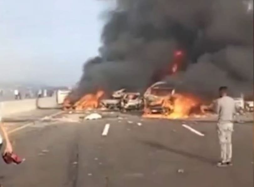 Több mint harmincan meghaltak és 63 sérültje van egy tömegkarambolnak Egyiptomban