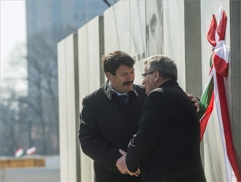 Áder nem Orbán szája íze szerint viszi a külpolitikát