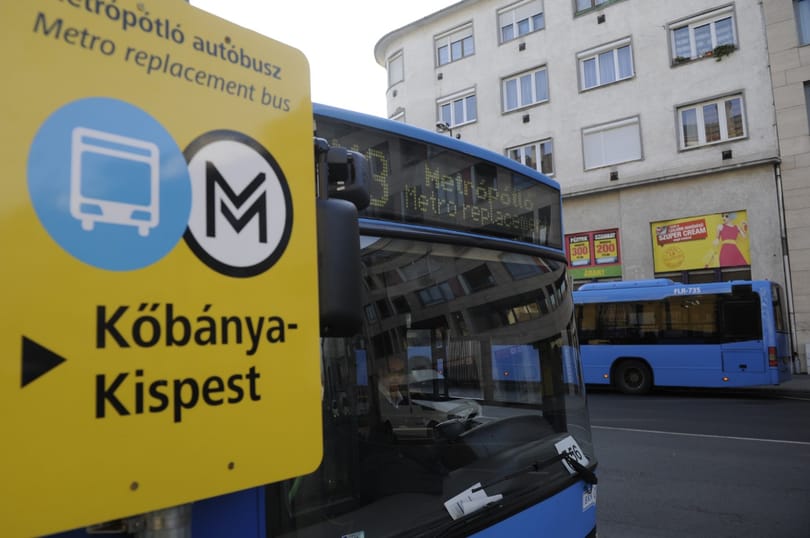 Népszava: Nem készültek el időben a metrópótló buszok és más baj is van velük