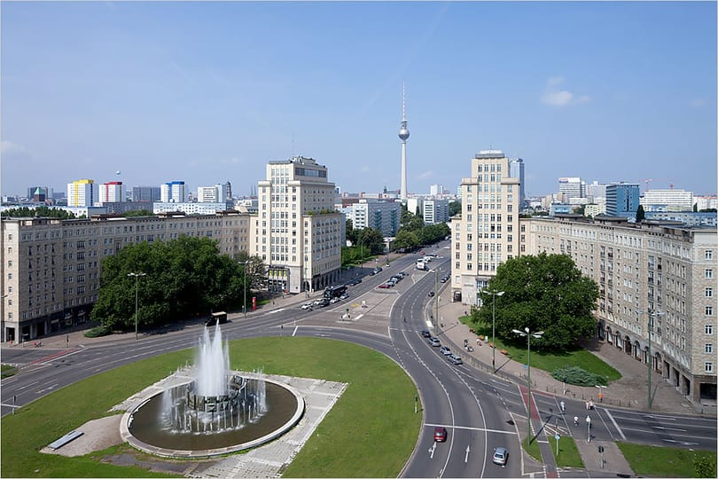 Vonzó minimál egy szocreál berlini házban 