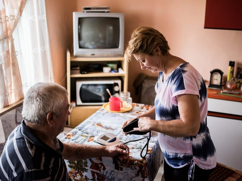 Brutálisan drága lett a magyar állam, miközben a szociális védelemre jutó kiadások óriásit zuhantak