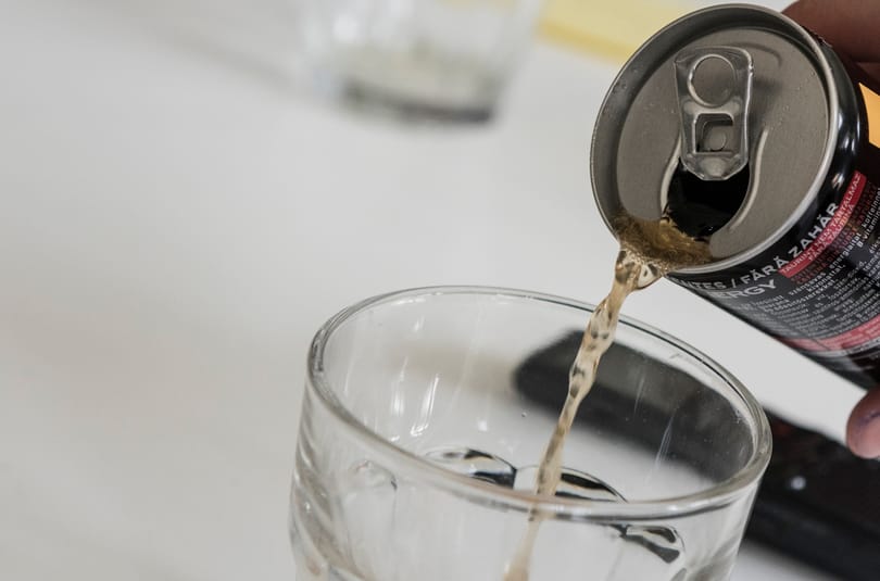 Hatályba lépett az energiaital-stop, 18 év alattiaknak tilos a vásárlás