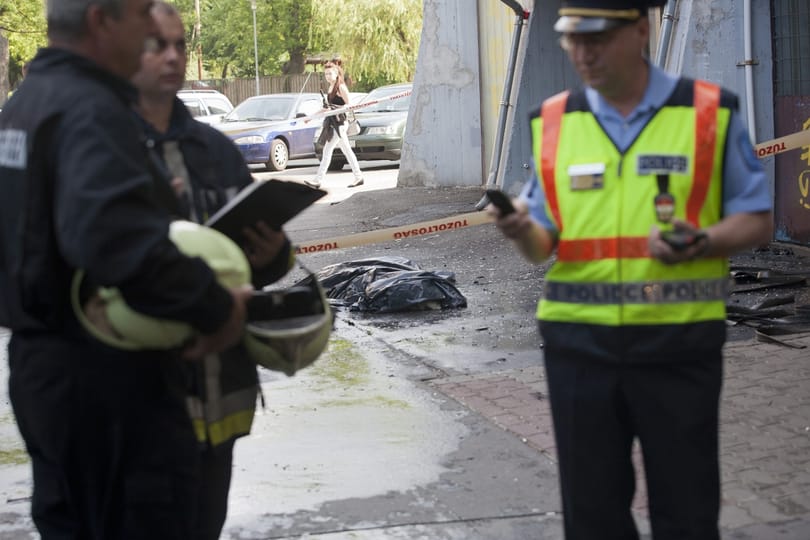 Fotó: Hatodik emeleti égő lakásából ugrott ki egy nő 