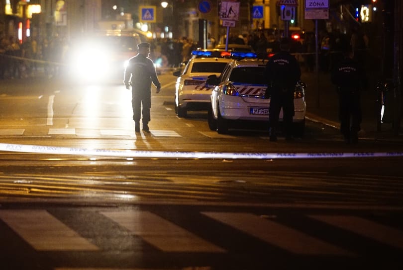 Blikk: Nyílt koponyasérülése van a Teréz körúti robbantásban megsérült rendőrnőnek