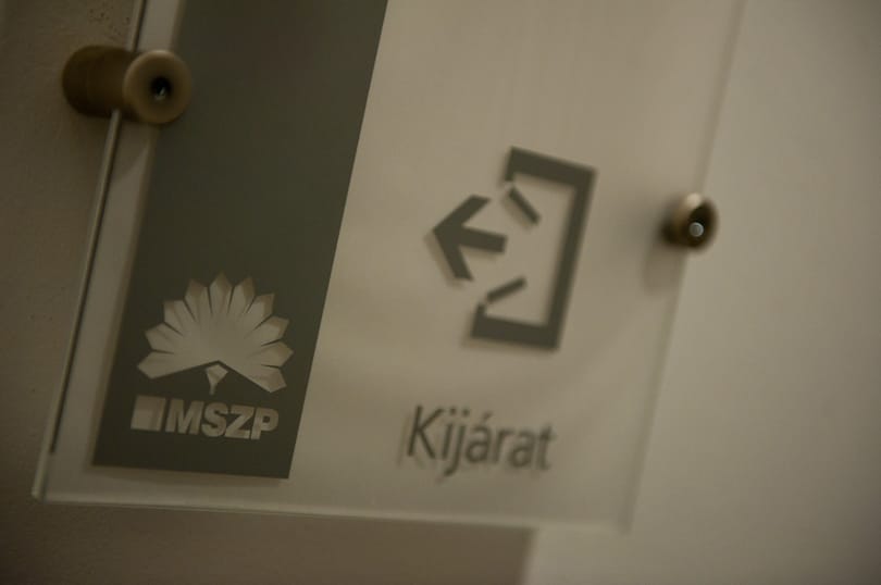 MSZP: politikai okokból menesztették Ármós Sándort