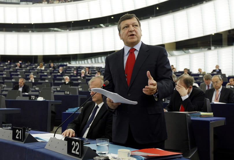 Euró: ötkor dől az első dominó?