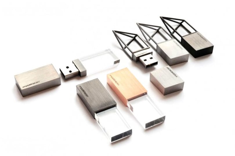 Akarjuk: design USB adattárolók