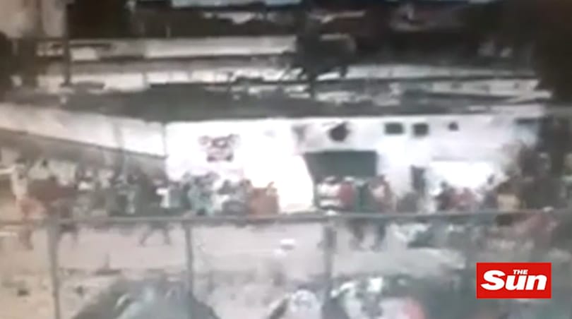 Videó: Drámai tömeges szökést vett fel a kamera egy börtönben