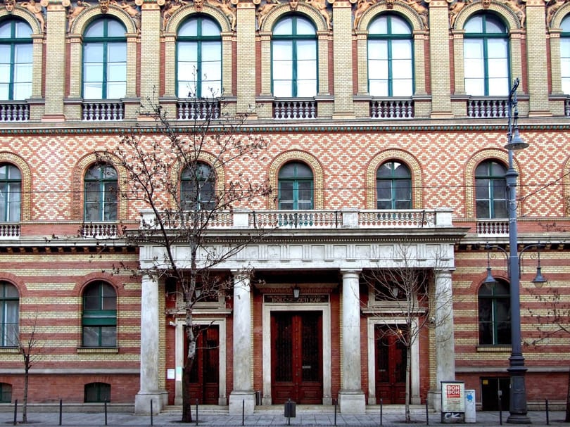 Visszaáll az ELTE BTK a jelenléti oktatásra