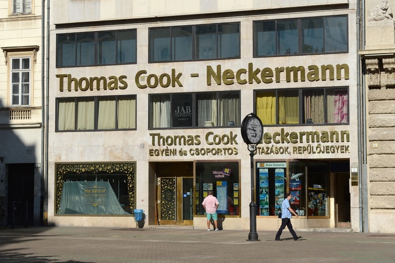 Sorra dőlnek be a Neckermann irodái