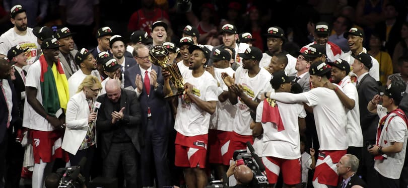 Lövöldözés és pánik tört ki a Toronto Raptors bajnoki ünneplésén