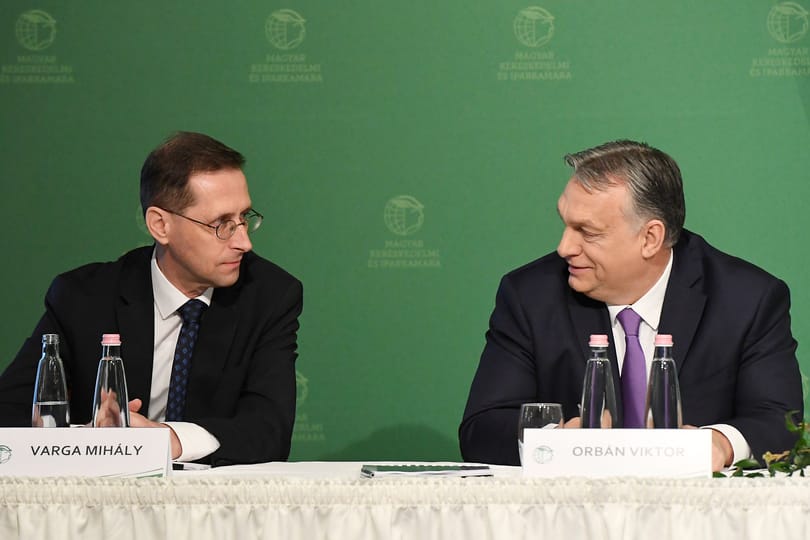 A Pénzügyminisztérium bemutatta, hogyan omlott össze az idei költségvetés novemberre