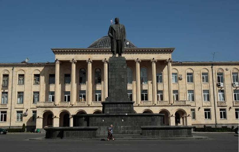 Kidobták Sztálin szobrát a szülővárosából