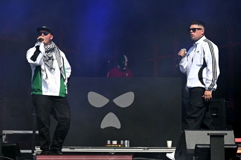Több mint 150 magyar művész tiltakozik a Kneecap szigetes fellépése ellen