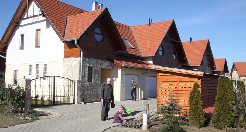 Bűncselekmények sorozata egy lakóparki szerződésnél