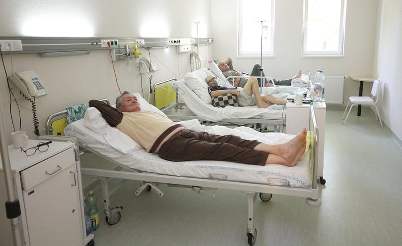 Kórházi ágyszámok – „Lépjünk túl e mai kocsmán”