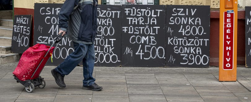 Magyarország anomália az EU-ban: sokkal többet költünk, mégis sokkal kevesebbet vásárolunk