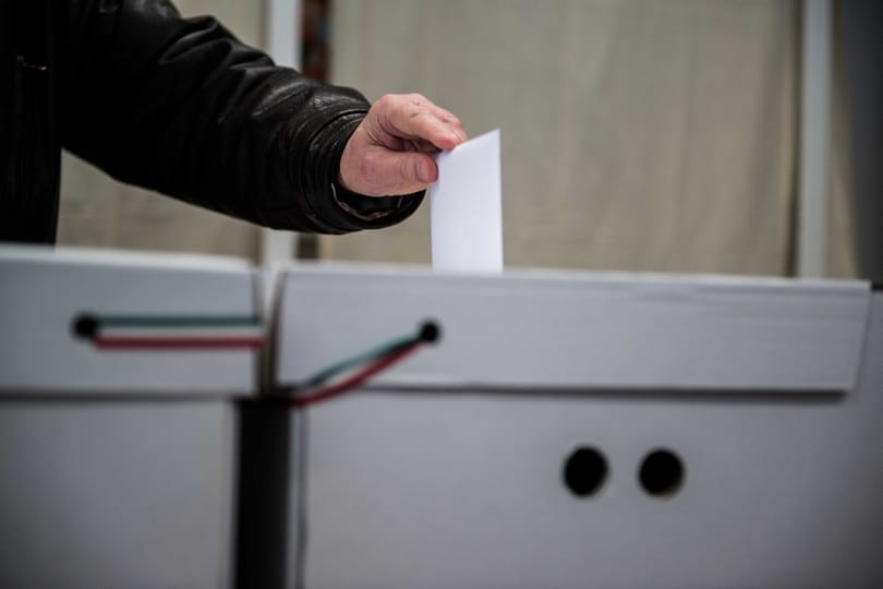 Századvég: Nem sok esélye lenne egy jobbikos ellenzéki összefogásnak