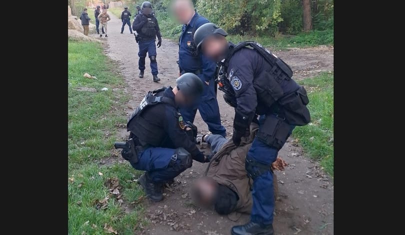 Elfogták a férfit, aki letépte egy utas nyakláncát a gödöllői HÉV-en