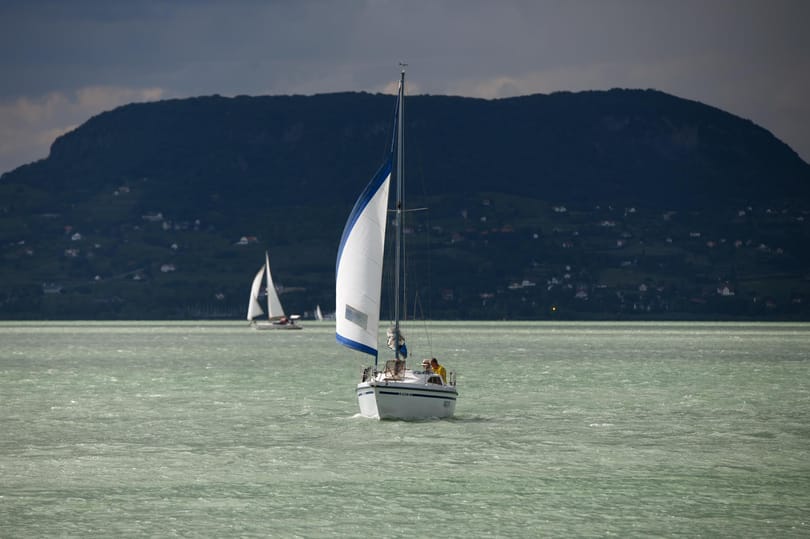 Aszódi Attila: Pillangóhatás a Balatonnál