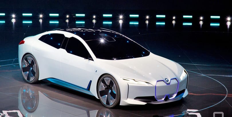 A BMW is az elektromosság felé fordul, de óvatos marad