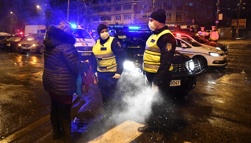 Romániában már csak kivételes esetben lehet az utcára lépni