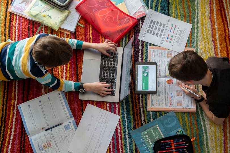 Zoombi generációt csinálhat a tizenévesekből a járványidőszak