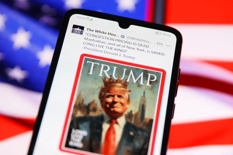 A dugódíj halott, éljen Donald király!
