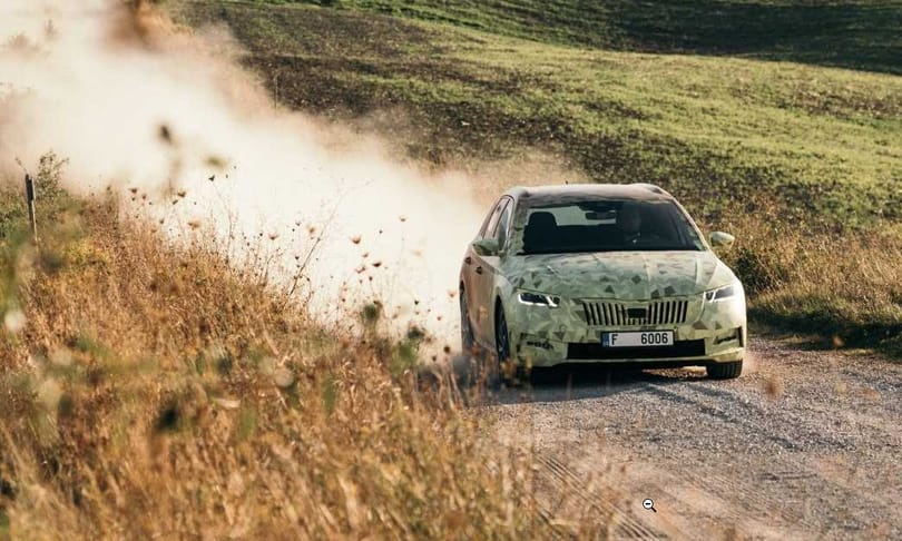Mindent elárultak az új Skoda Octaviáról és a kombit is megmutatták