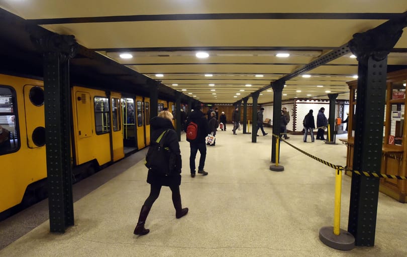 Gyanúsítottként hallgatta ki a rendőrség a jegyellenőröket, akik állítólag bántalmaztak két izraeli turistát