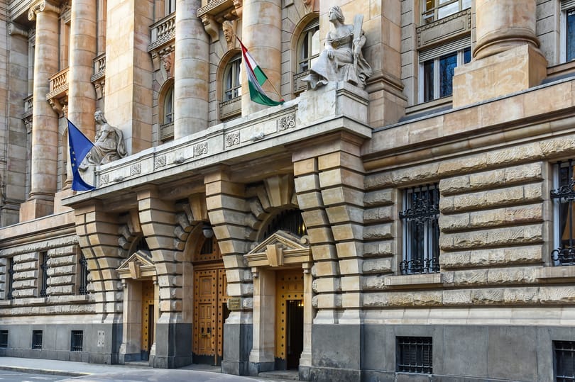A Nemzeti Bank épületének átalakítására sem érvényesek a jogszabályok