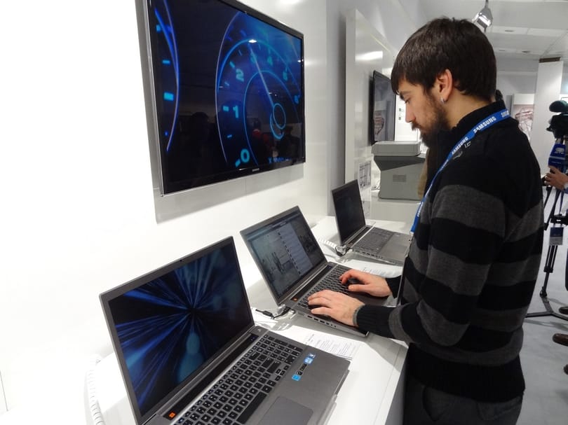 A drágább laptopok piacán erősítene a Samsung