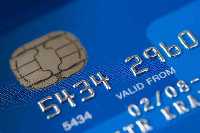 Otthon ült Mányban, miközben a kártyájával egy olaszországi étteremben fizettek