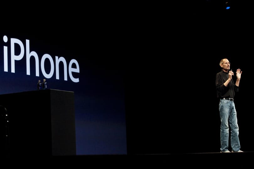Meglepetés jön az iPhone-okra: visszatér az első modell ikonikus háttérképe