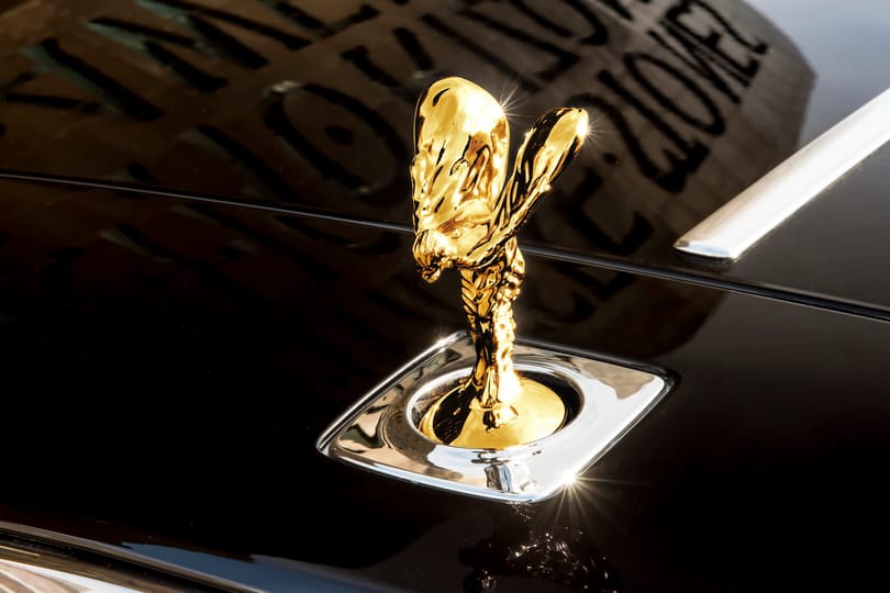 Így néz ki a legvadabb Rolls-Royce, ha rendőrautónak áll