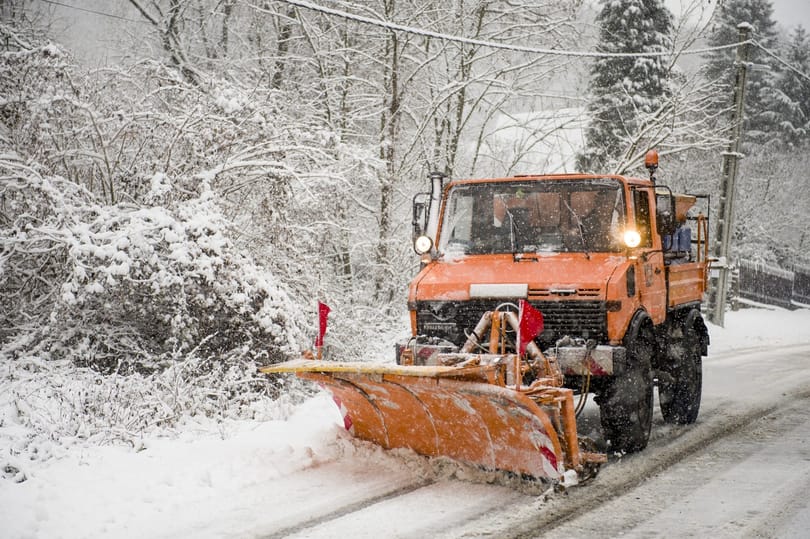 Halálos baleset történt Vácnál: hókotrólval ütközött egy személyautó