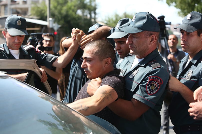 Tüntetők és rendőrök csaptak össze Jerevánban