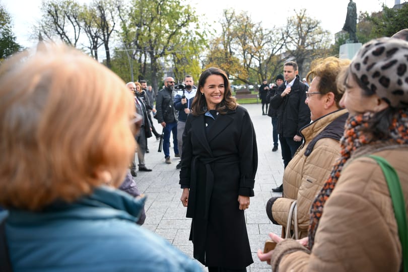 Hányan férnek még el a NER nőinek a szoknyája mögött?
