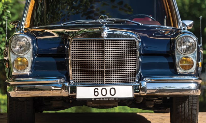 Patika állapotú régi diktátor-Mercedes keresi új gazdáját