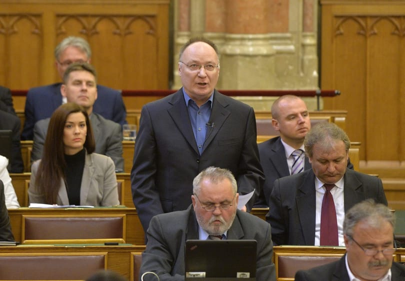 Az Alkotmánybírósághoz fordul a Párbeszéd, mert elvehetik a hajléktalanok holmijait