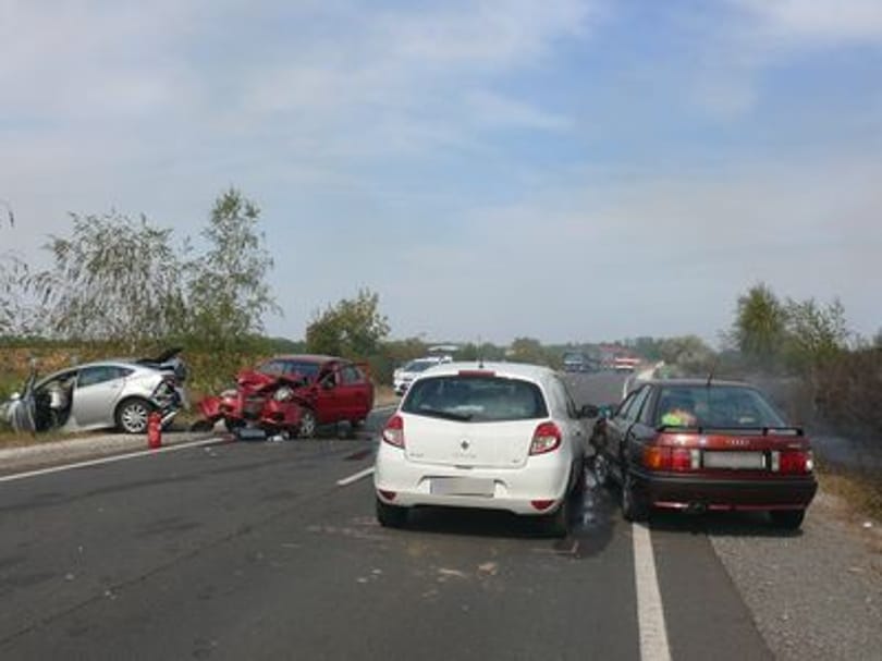 Fotók a füst miatt egymásnak rohant négy kocsiról