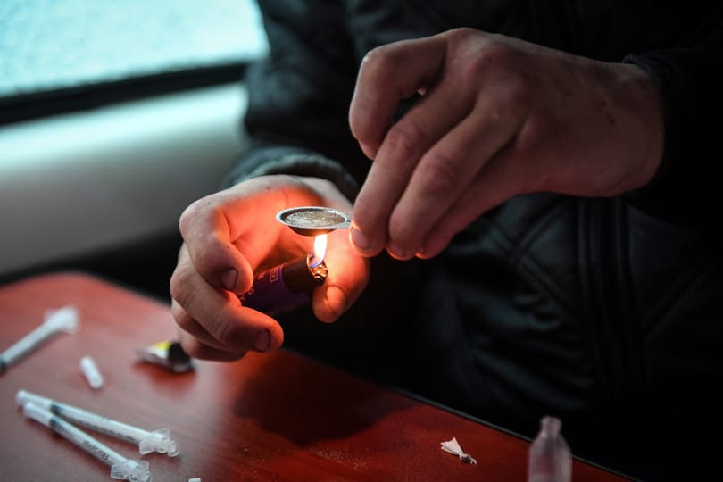„Teljes abszurdum” a drogügyi Alaptörvény-módosítás: szigorításnak nem lehet nevezni, de megoszt és provokál