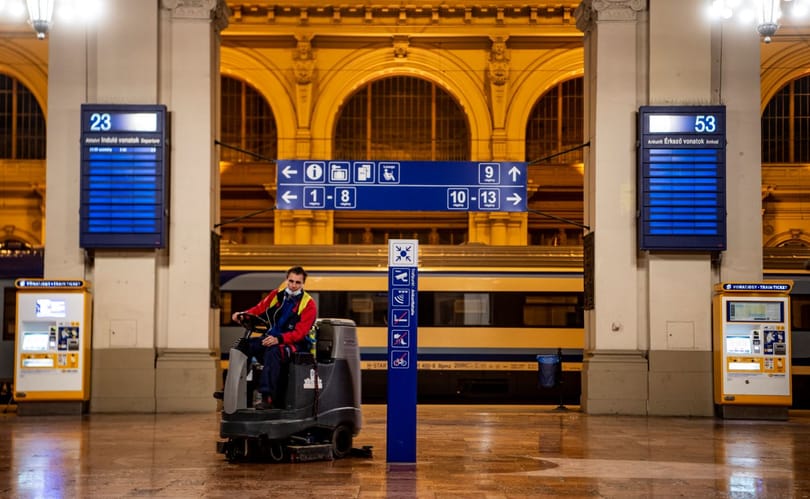 Utasokra zártak egy vasúti kocsit a Keleti pályaudvaron