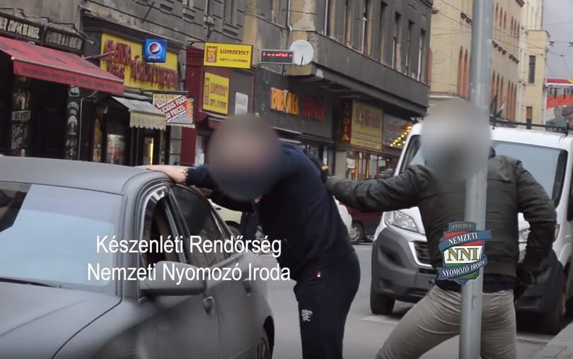 Filmbe illő dílerfogás a Király utcában – videó