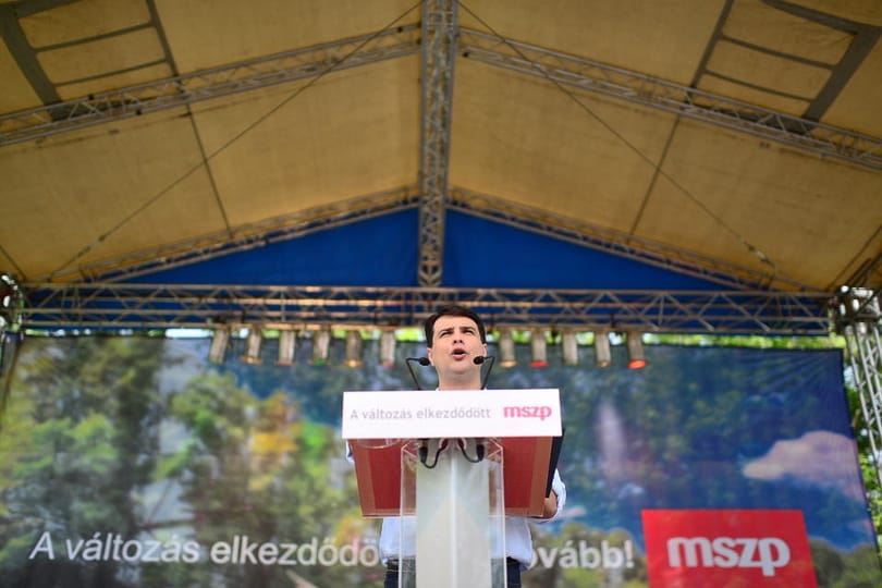 Mesterházy: Orbán takarítsa el a közéletből a nőverő fideszest!