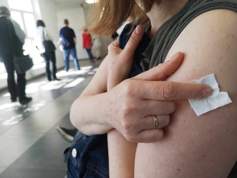 Elhúzott mellettünk az EU: az unió felnőtt lakosságának 70 százalékát teljesen beoltották