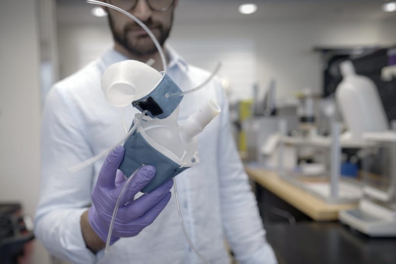 Itt a 3D-nyomtatott robotszív, ami úgy néz ki és működik, mint az igazi