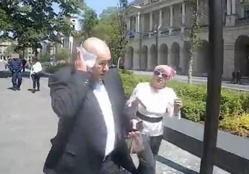 Frusztrált szörnyetegek vagytok